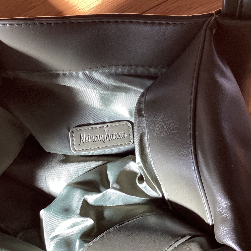Neiman Marcus forest green imitation leather Tote Bag - Picture 3 of 7